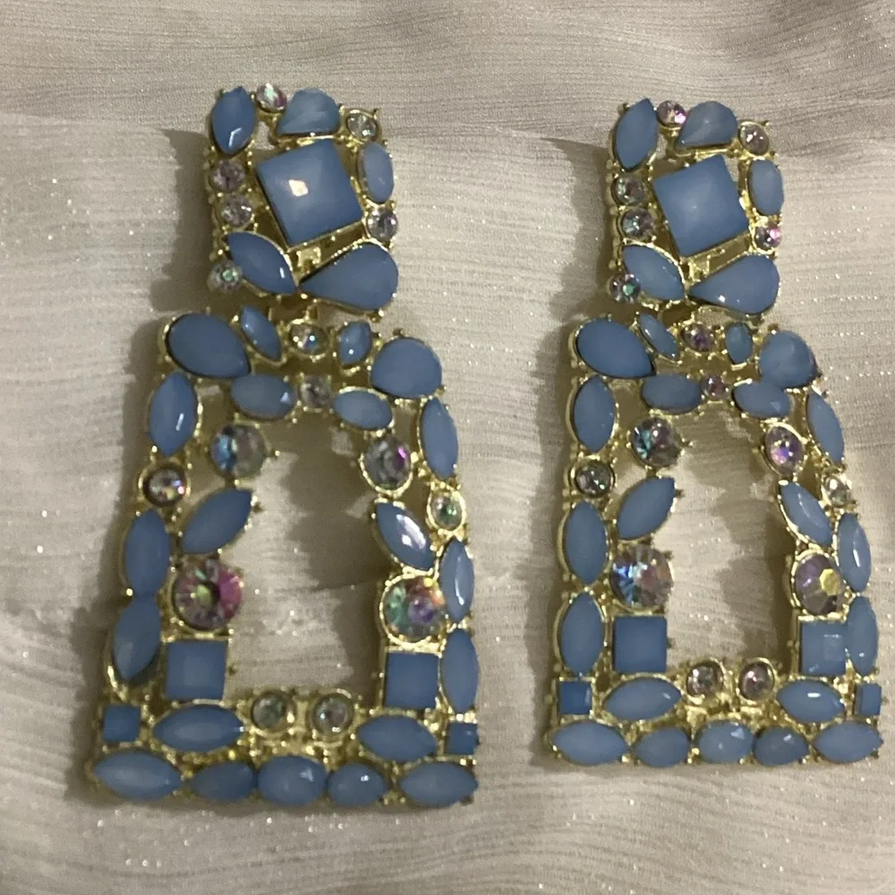🌸Periwinkle Blue Resin crystal Geometric Earrings - Picture 13 of 16